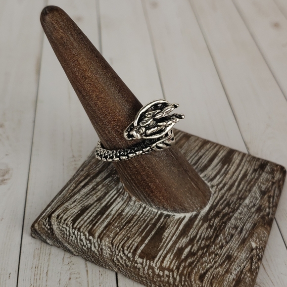 Cool Metal Dragon Ring - Picture 2 of 2